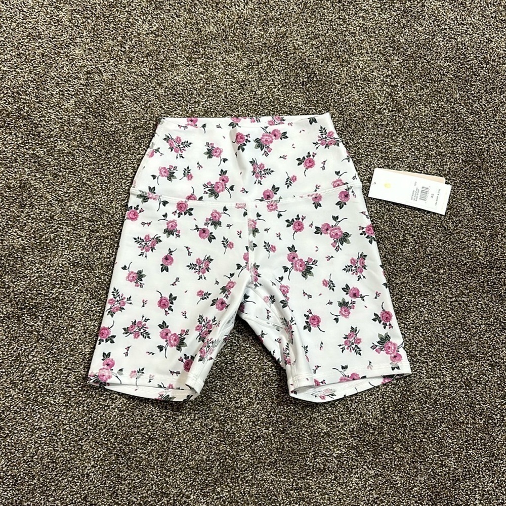 Spiritual Gangster intent biker shorts in ROSE GARDEN. XS. New with tags